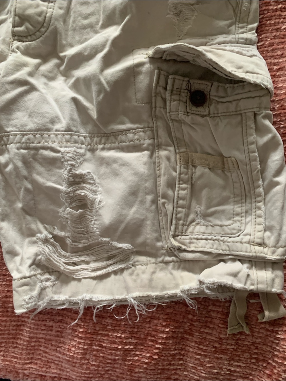 Pre-Owned: Abercrombie & Fitch Men's Distressed Cargo Shorts - Cream. - Picture 6 of 14